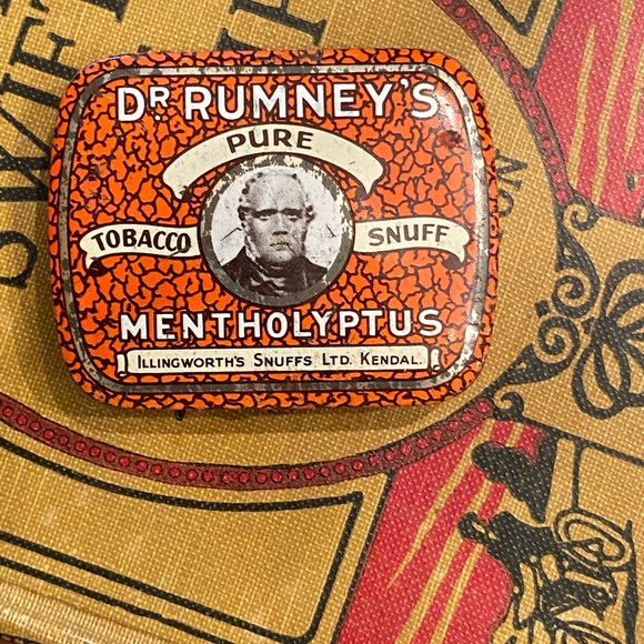 Dr. Rumney Tobacco Snuff Tin Red & Gold Good Working Condition - Picture 2 of 4